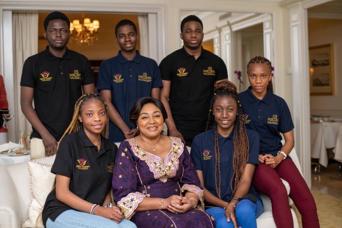 Impact social de la Fondation Denise Nyakeru Tshisekedi « FDNT » laisse des traces indélébiles en RD Congo : Voici le cœur lumineux de Denise Nyakeru qui porte sourie.